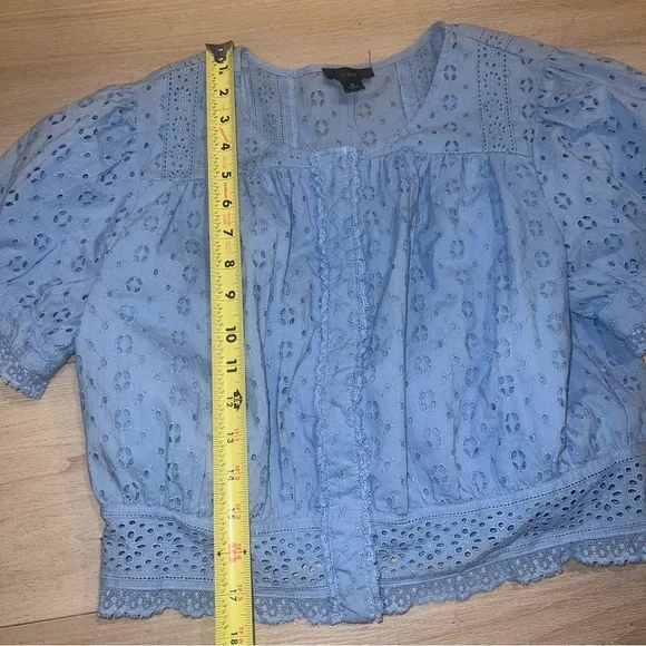 NEW J.Crew Cropped Button-Up Shirt Light Blue Eyelet Womens Medium M Casual Chic - Picture 7 of 11